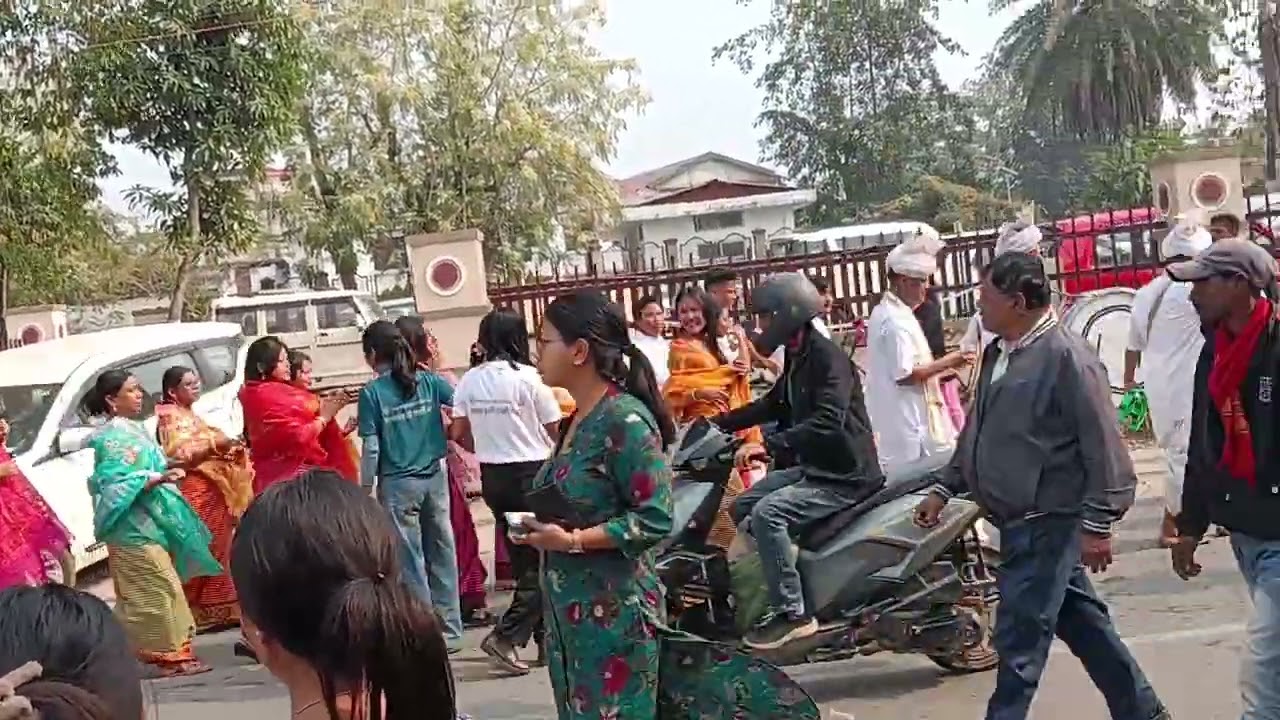  গোলাঘাটৰ DR মহাবিদ্যালয়ৰ মহাৰজক জয়ন্তী উপলক্ষে সাংস্কৃতিক শুভাযাত্ৰা এটি দৃশ্যাংশ