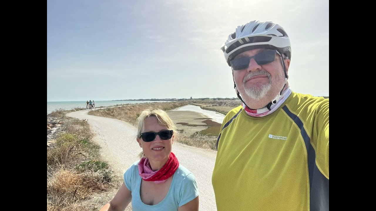 Cycling from Ars-en-R&eacute; to Saint-Martin-de-R&eacute; and back via Loix