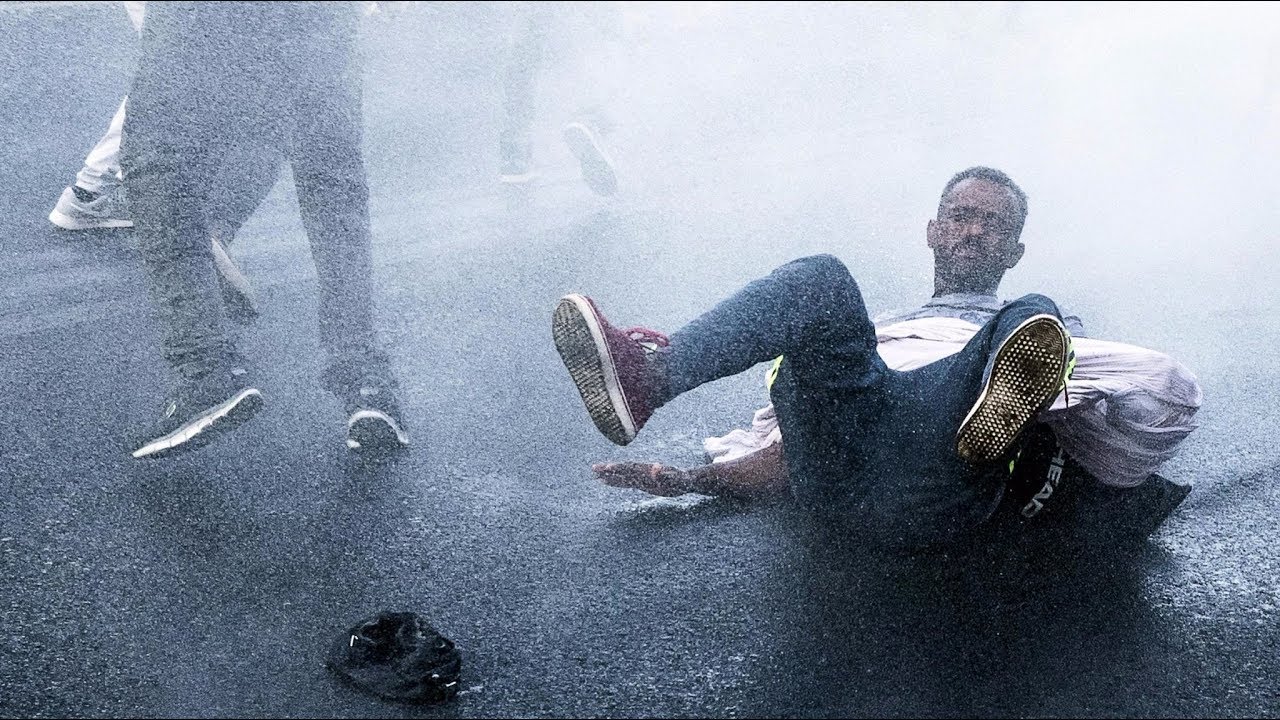 Police Use Water Cannon On Migrants In Rome, Reflecting New, Hard-line Tactics | Los Angeles Times