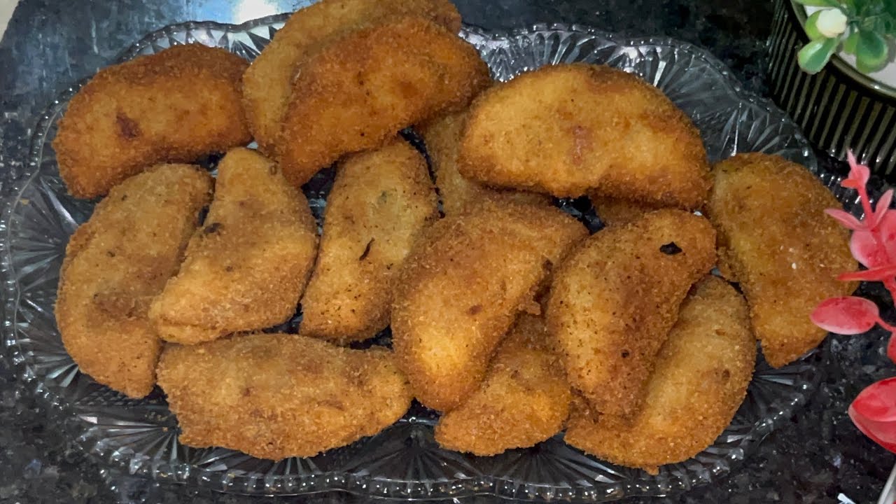 ایسے کمال کے سنیکس جسے کھا کے آپ کے منہ کا ذائقہ ہی بدل جاے |Creamy Chicken Half Moon pie Recipe 