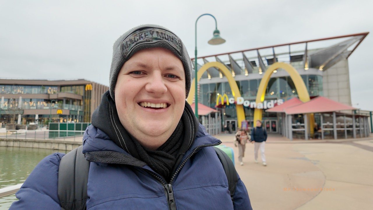 Mc Donald's in Disneyland Parijs dit wil je niet mee maken. :)