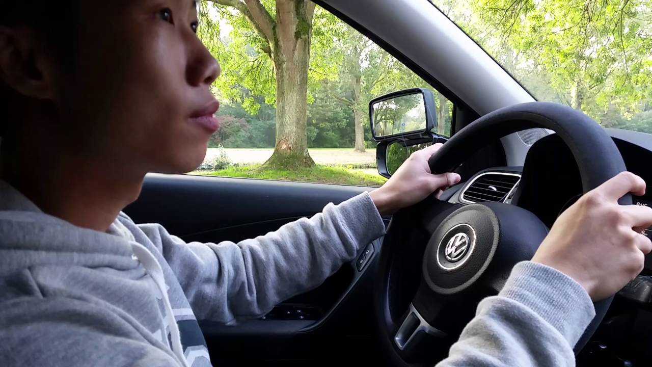 پارک کردن له نیوان دوو ترومبیلدا