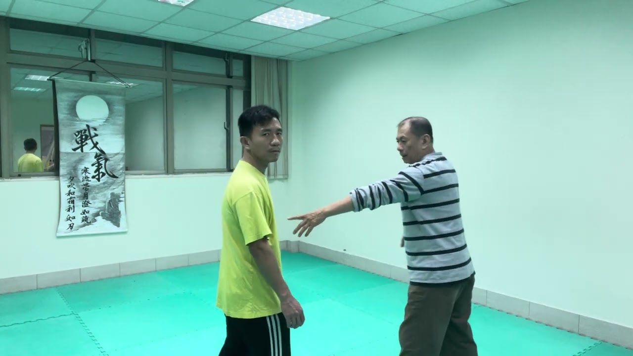 上打咽喉下打陰 兩肋並中心 