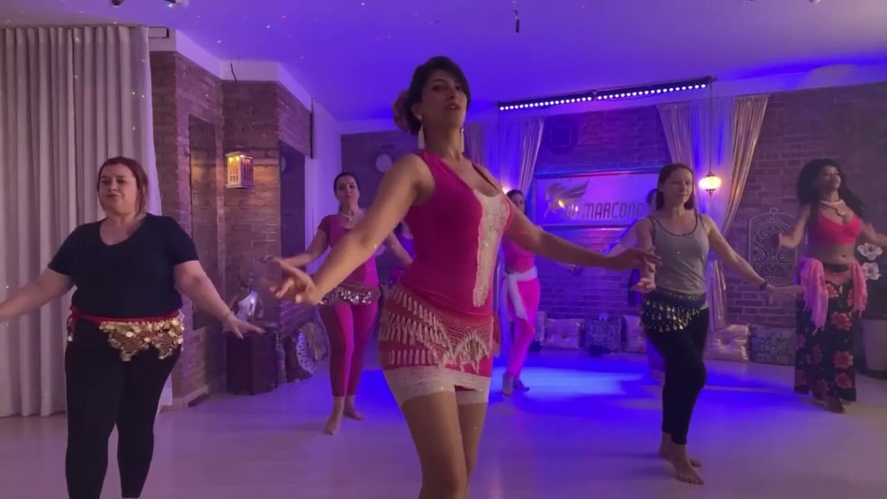 Aquecimento DANÇA DO VENTRE em aula com Ju Marconato