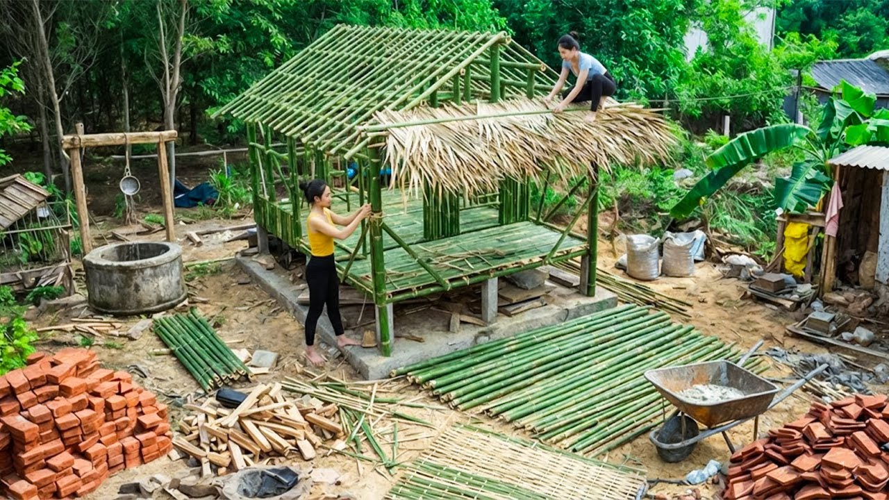 TIMELAPSE: Talented Young Woman Builds a Pigsty from Scratch and Roofs It with Palm Leaves