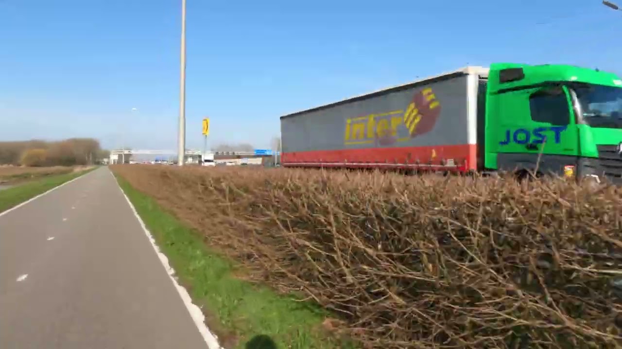 Een fietstochtje van Zwijdrecht naar de van Brienenoordbrug langs de snelweg A16