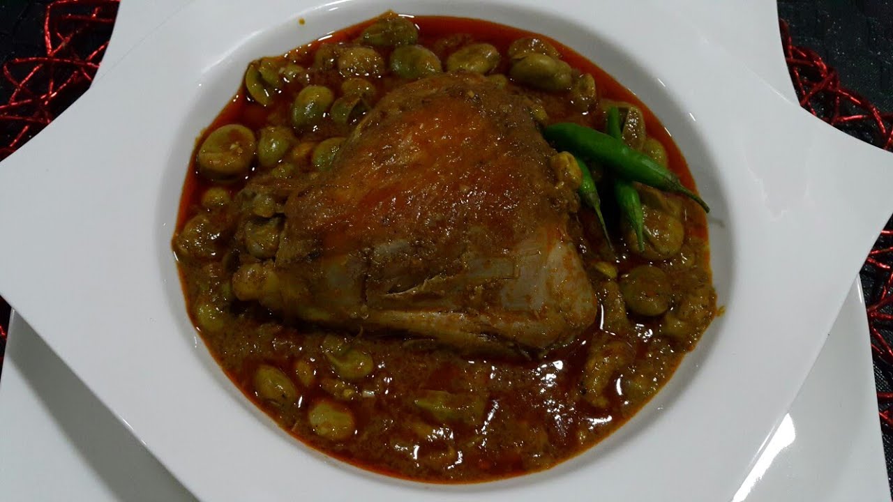 طاجين الفول الأخضر بالدجاج صلصة حمرا يجي بنيييييييين😋😋😋😋😋😋😋😋 وطعم مختلف