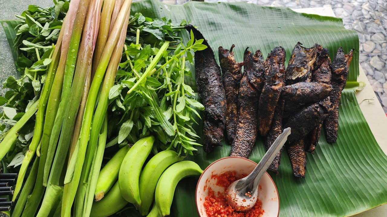 M&oacute;n Qu&ecirc; M&agrave; Kh&ocirc;ng Phải Ai Cũng C&oacute; Dịp Được Thưởng Thức, C&aacute; L&oacute;c Nướng Rơm Rau Vườn Chấm Muối Ớt/GĐQ