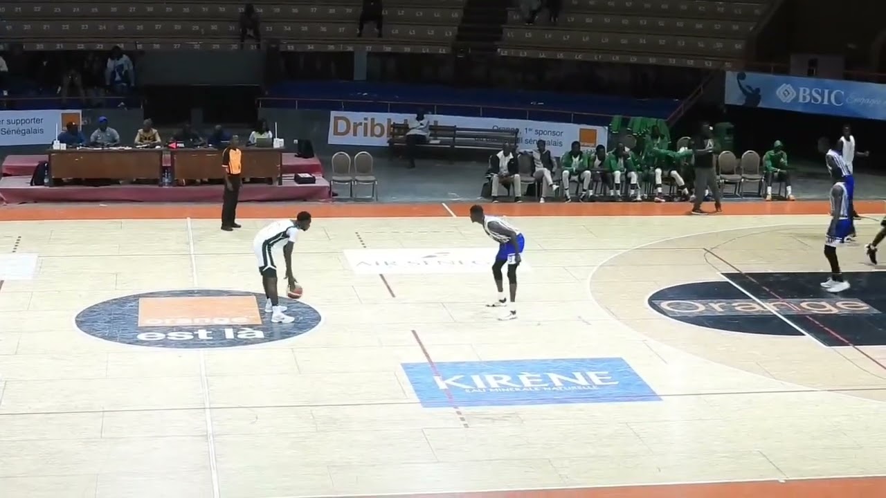 Un-contre-un + lay-up de&nbsp;Abdou khadre badji 