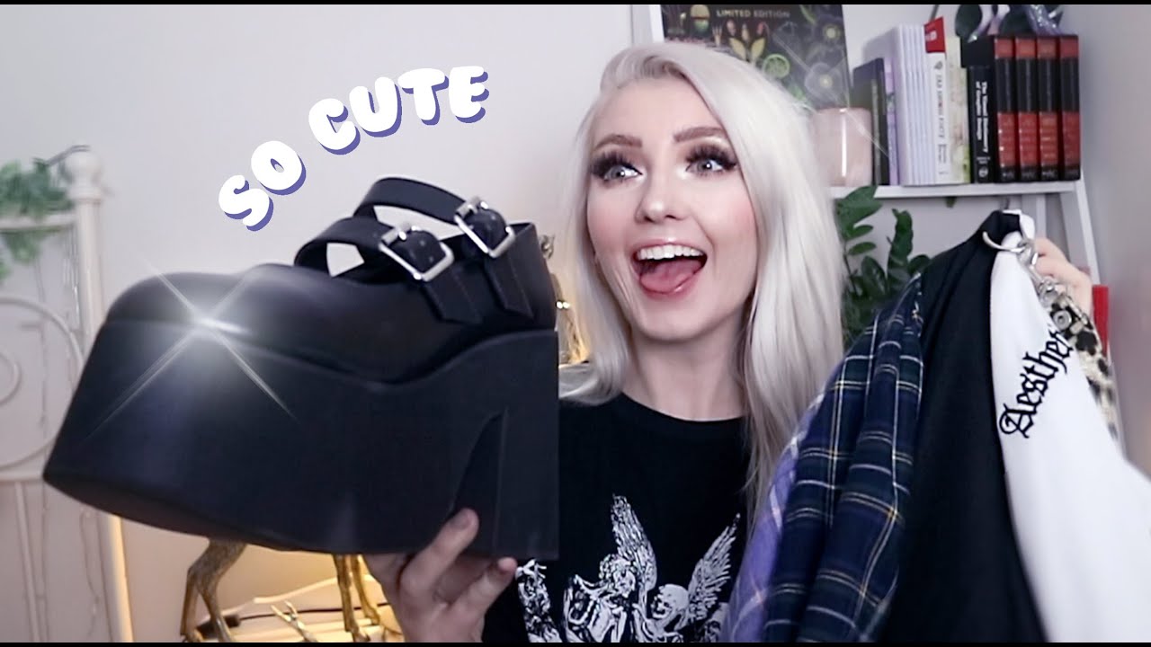 HUGE TRY-ON HAUL (MOSTLY DOLLSKILL OUTFITS)