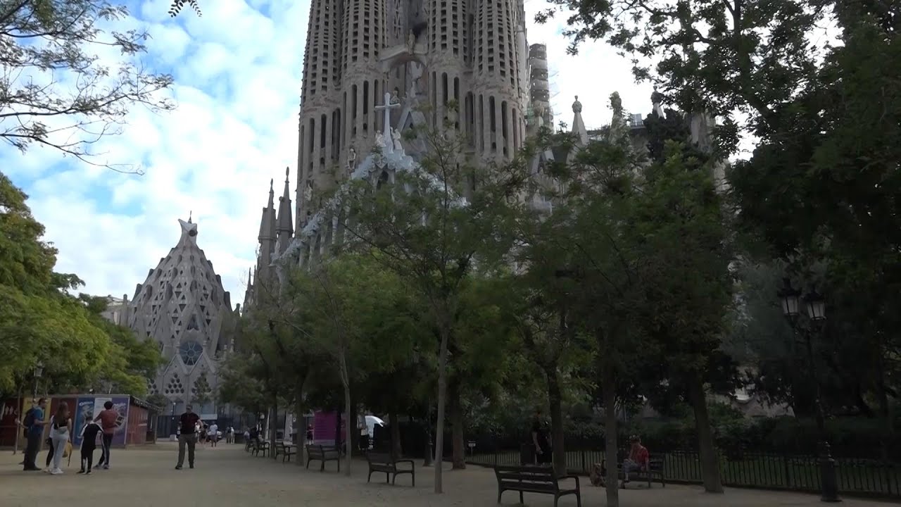 Vintage vertical voyages: Barcelona catalogues lifts in its historic buildings