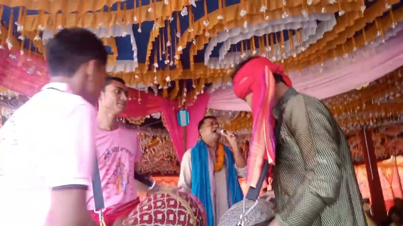রাধীকার উপশি লইয়া তুলশি,, কহে মধুরো কথা,,,।।কীর্তনিয়া :- মনোরঞ্জন দাশ 
