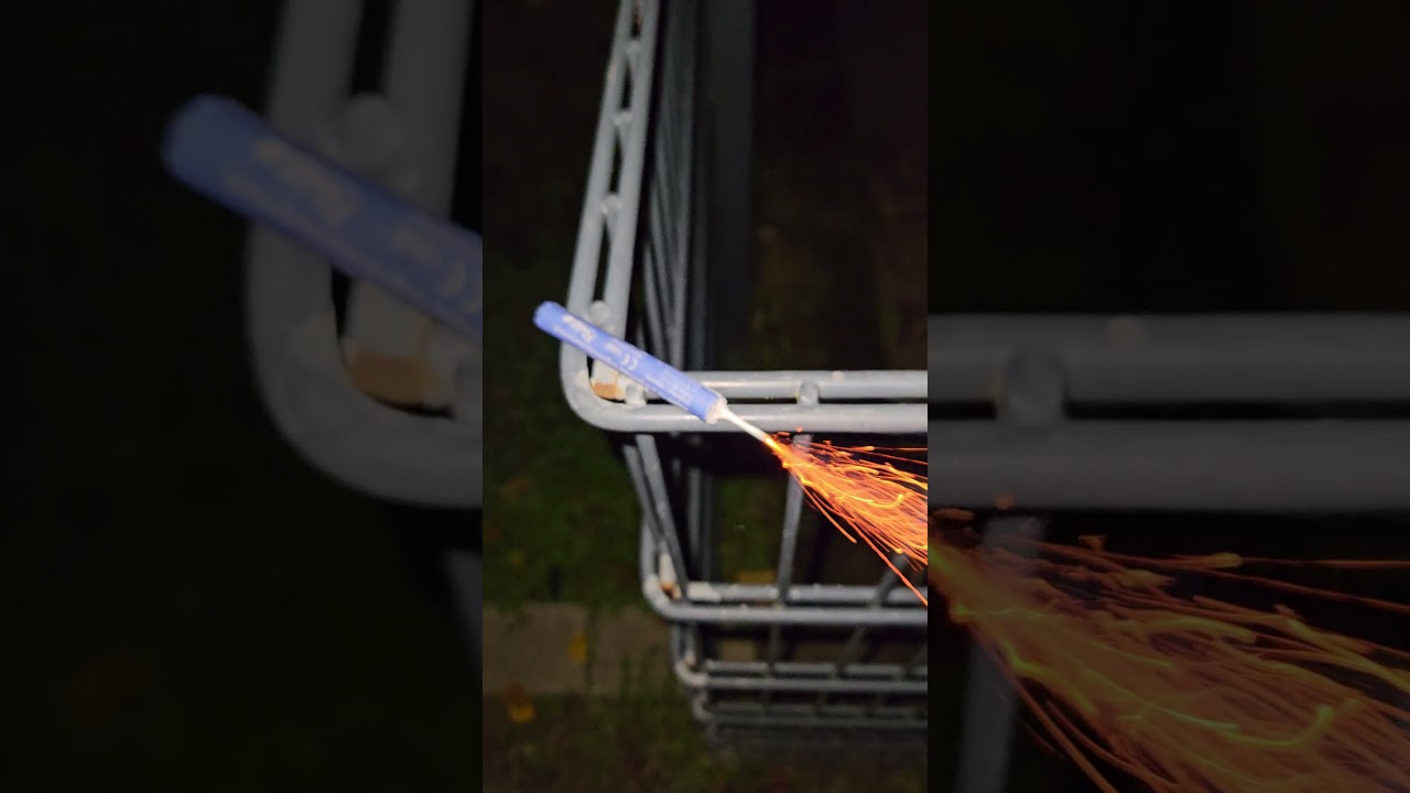 Funke Luftheuler Blau Silberschweiff   #feuerwerk #funke #luftheuler