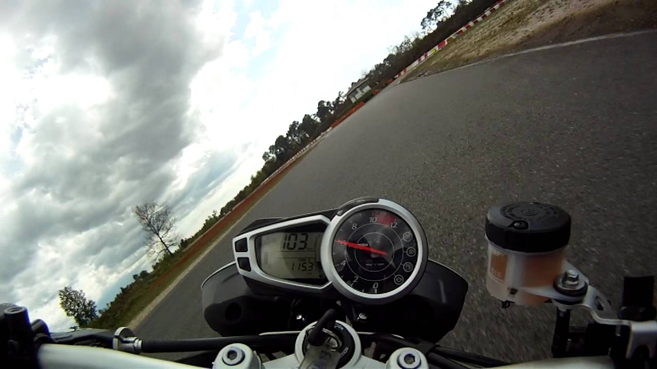 Session Piste à Mérignac en Speed Triple - 1/05/12
