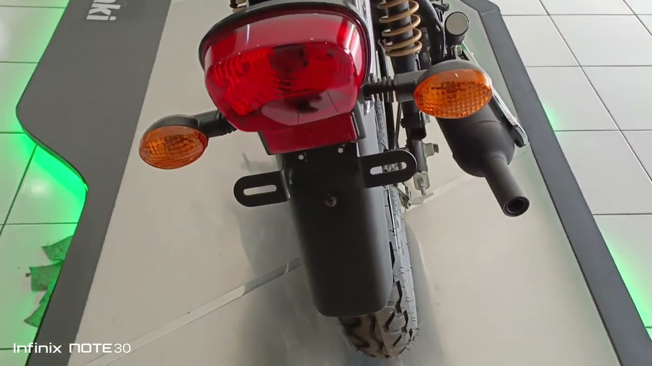Kawasaki W175 black style VS W175 CAFE pilih mana?