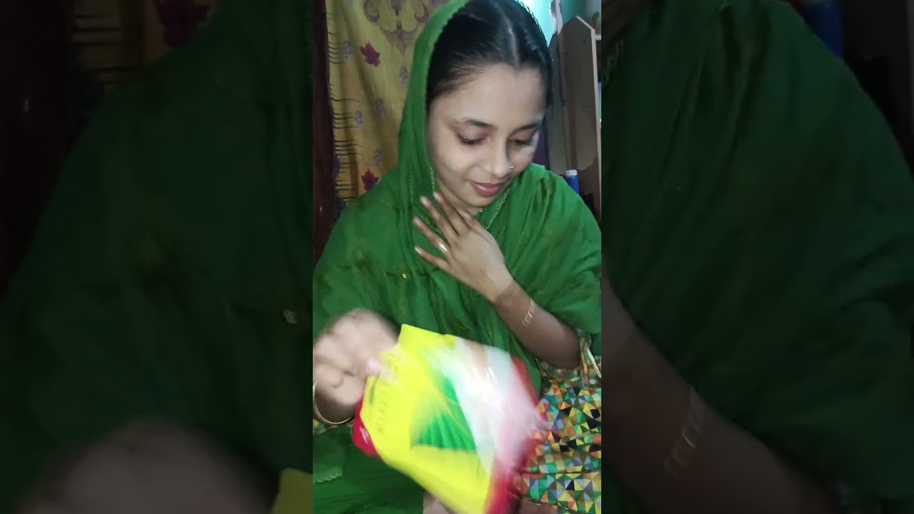 জ্ঞানী লোকের জ্ঞান হাতের মেন্দি বানায় চা পাতা দিয়ে৷ Parvin Noyon 