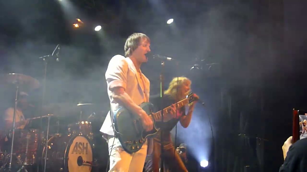 Ash - Crashed Out Wasted @ de Helling Utrecht (7/8)