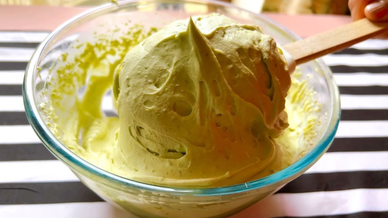 Pistachio ganache for cake filling and decoration