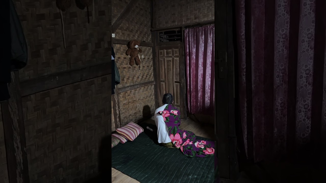 Malam jum'a, di rumah sendiri tengah hutan dekat kuburan