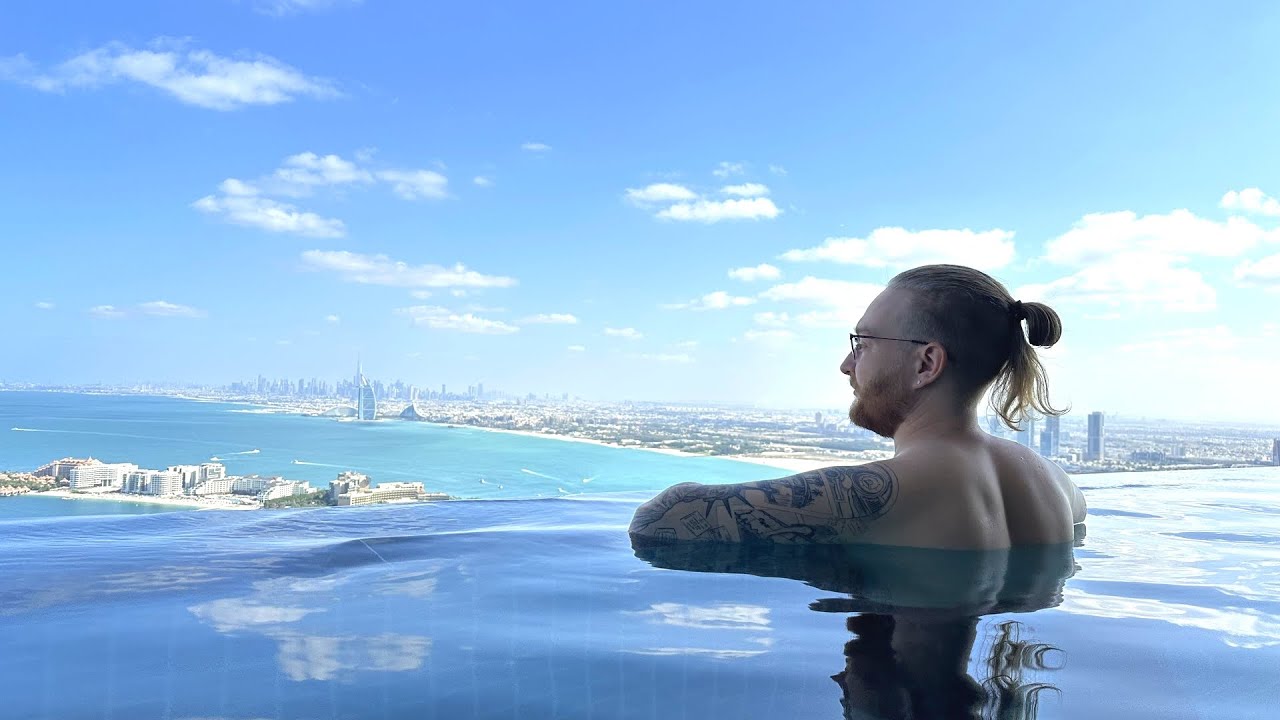 Самый высокий бассейн в мире с обзором на 360 градусов | Aura Skypool