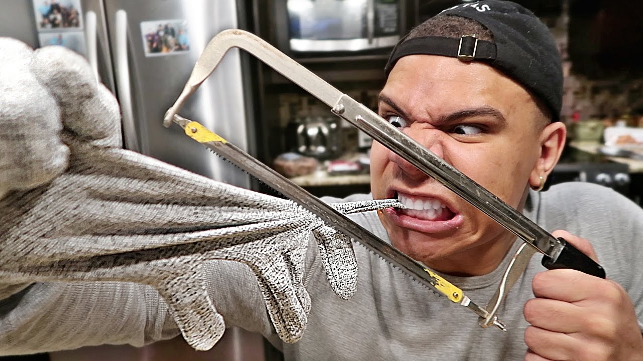 THIS GLOVE CAN'T BE RIPPED! (IMPOSSIBLE CHALLENGE)
