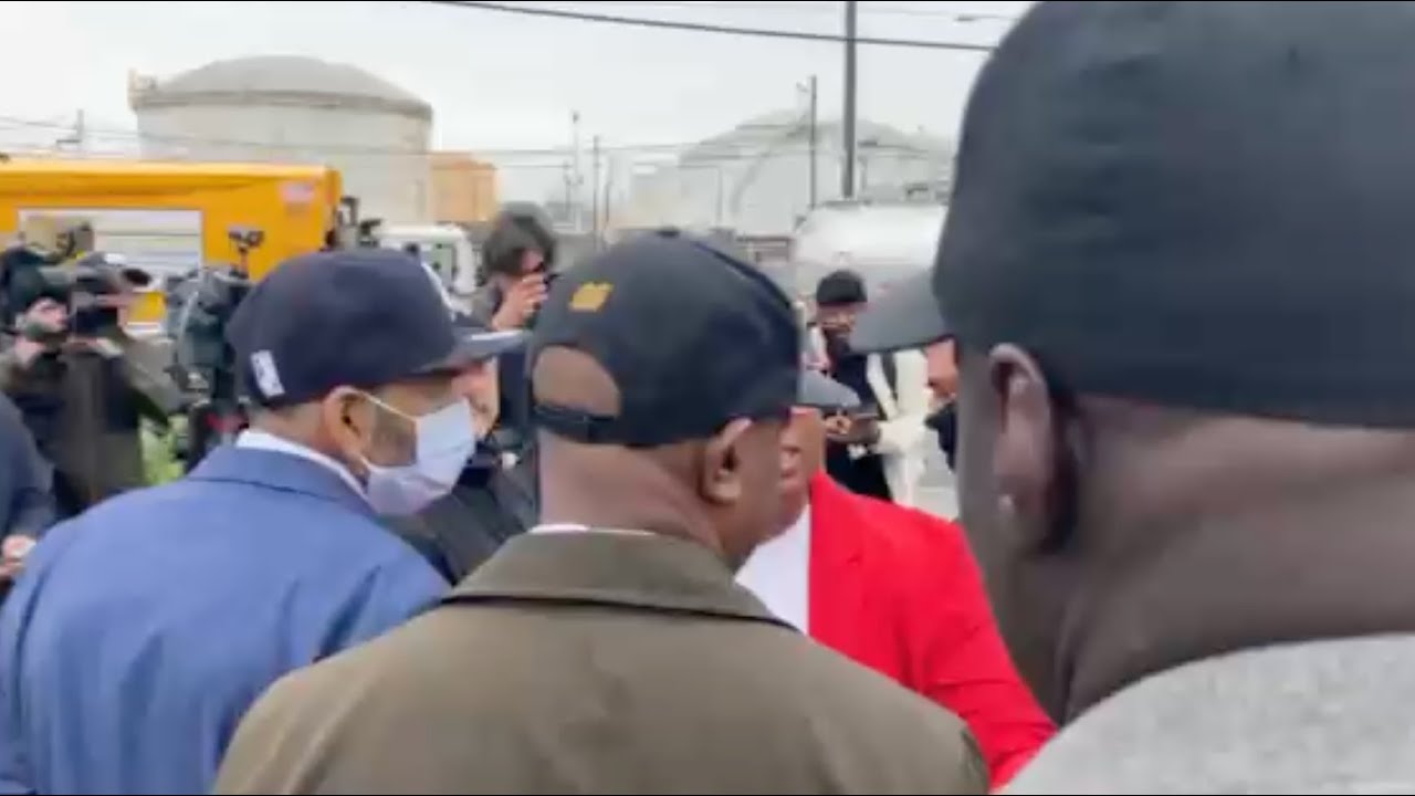 Newark Mayor Ras Baraka arrested at ICE detention facility