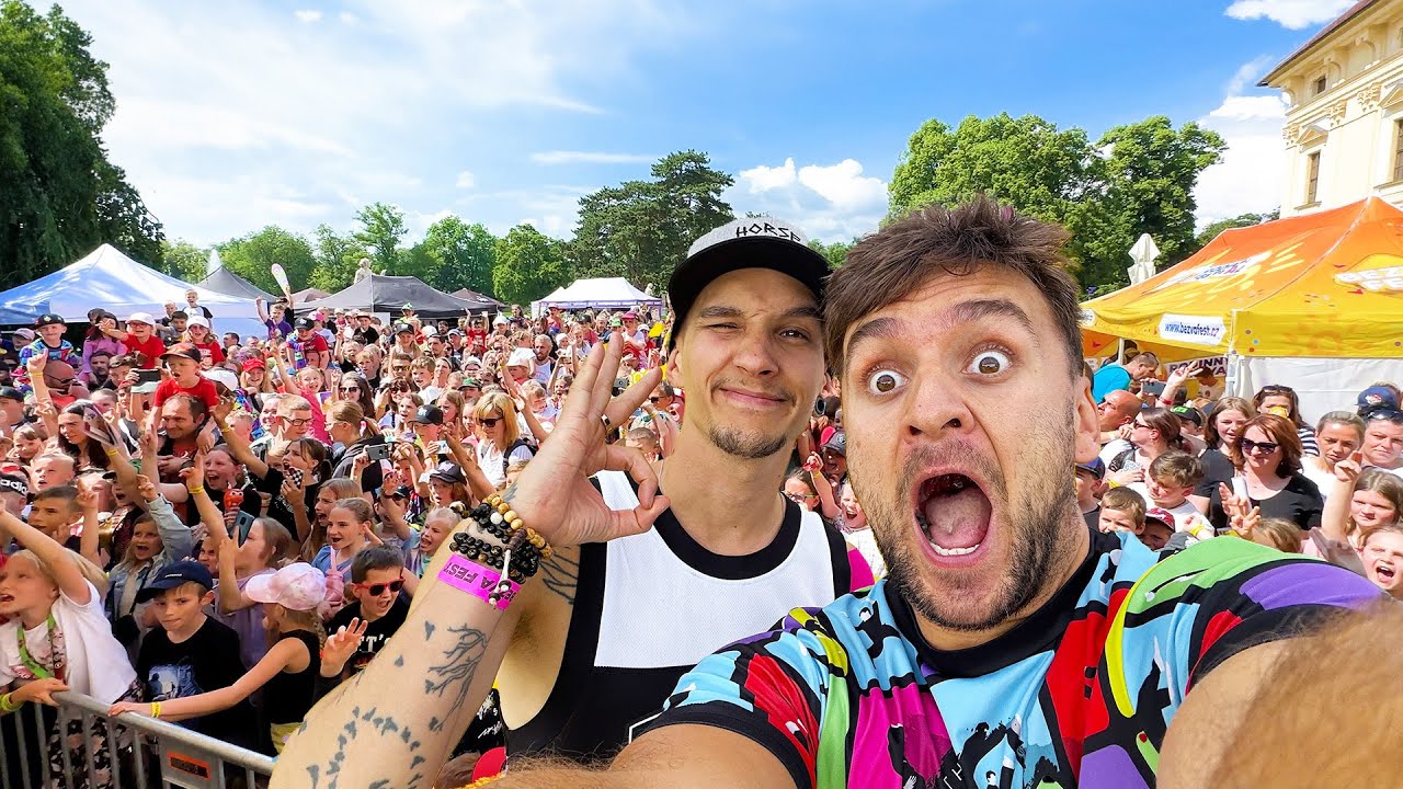 Fanou&scaron;ci na n&aacute;s řvali, když jsme &scaron;li na WC?! | Bezva Fest 2023, Brno