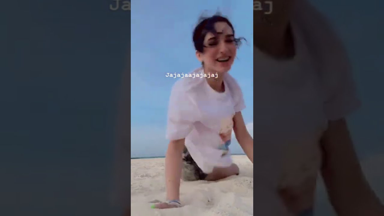 Kevlex y Domelipa se Besan en la Playa 😱