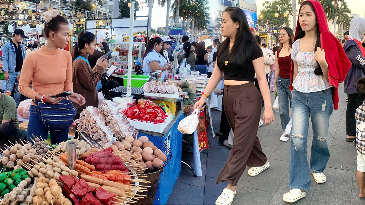 Inside Place! CAMBODIAN STREET FOOD Tour - Chaktomuk Walk Street in Phnom Penh City 2026