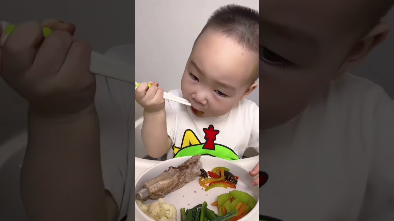 小吃货上线啦！每一口都是满满的幸福感💕