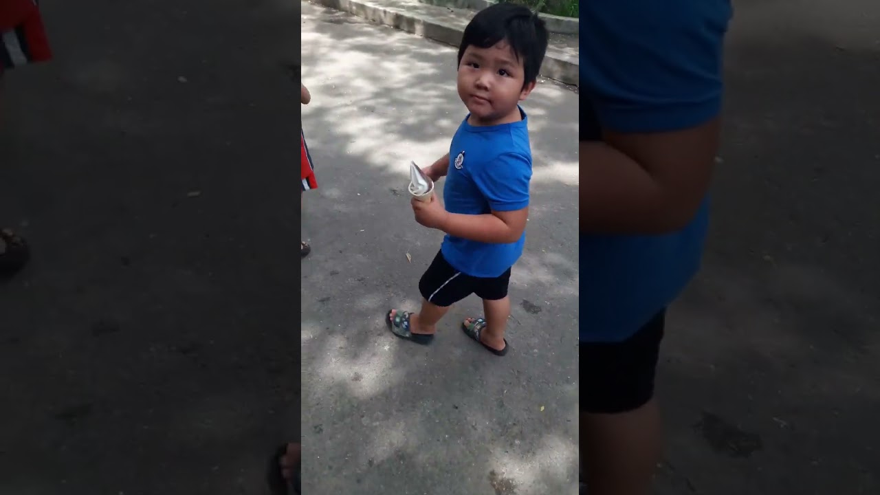 Soc goes to the Zoo with his family