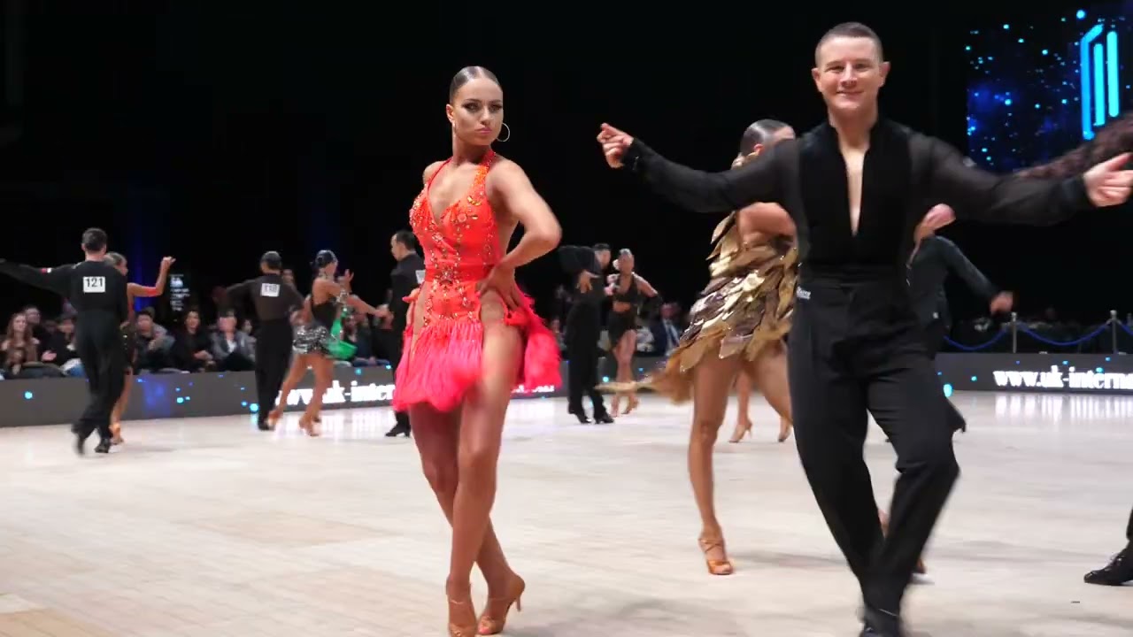 Dylan Wyatt & Laura Garncarek | International 2024 | Professional Latin | ChaCha