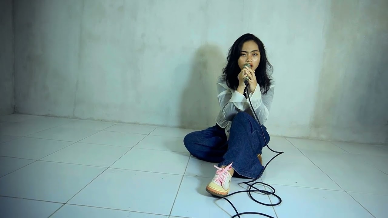 Silvia Syahrani - Mendung (Official Video)