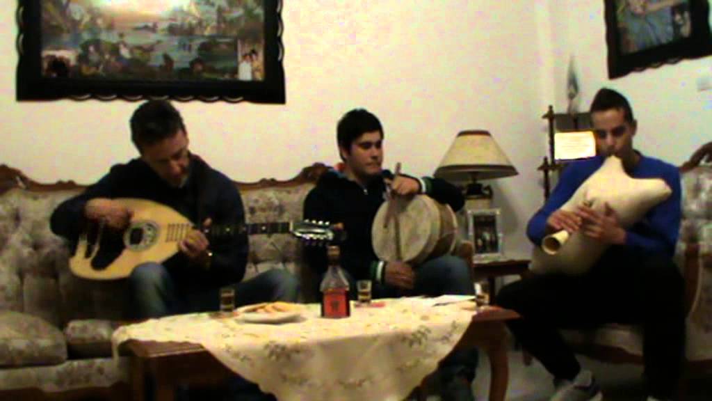 Τσαμπούνα στη Σαντορίνη