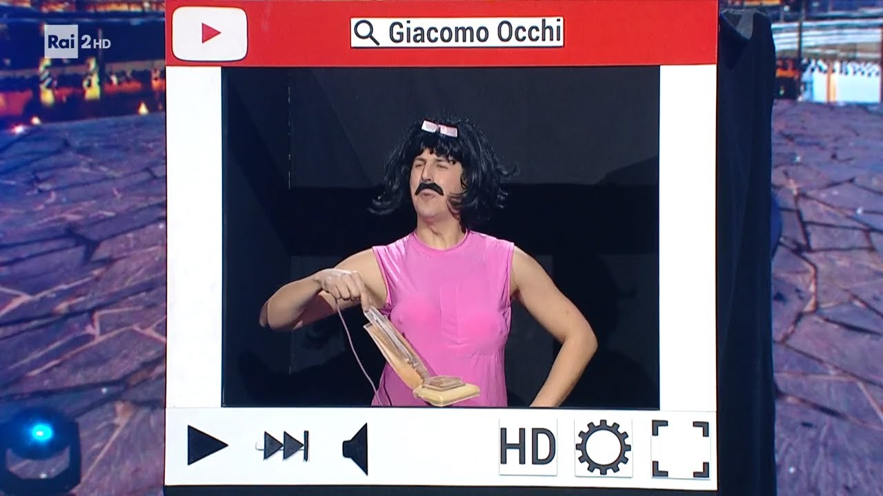 Giacomo Occhi mima su un 
