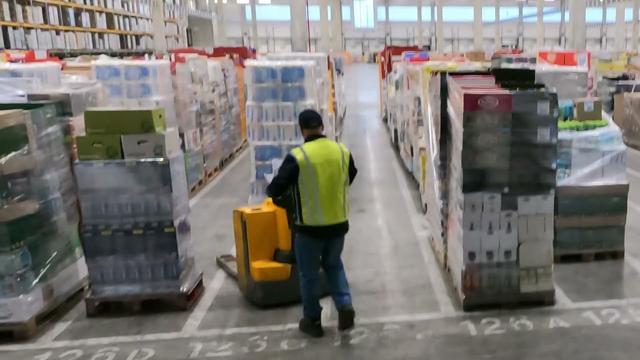 Achter de Schermen: Bevoorrading van Supermarkten#lidlsupermarket 