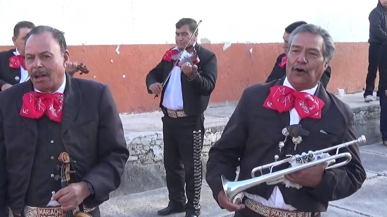 Un Puño de Tierra--Mariachi Alteño de Jalos en Rancho Santa Isabel Jalisco
