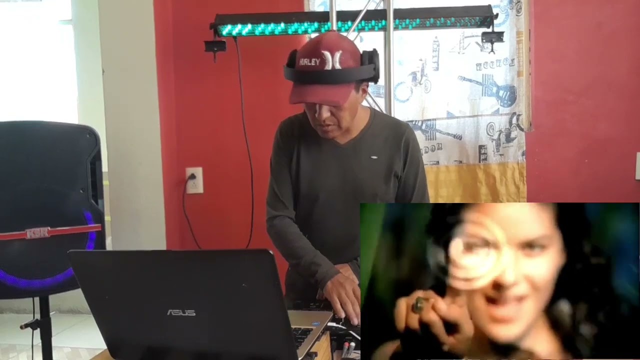 Mezclando de todo menos cemento.