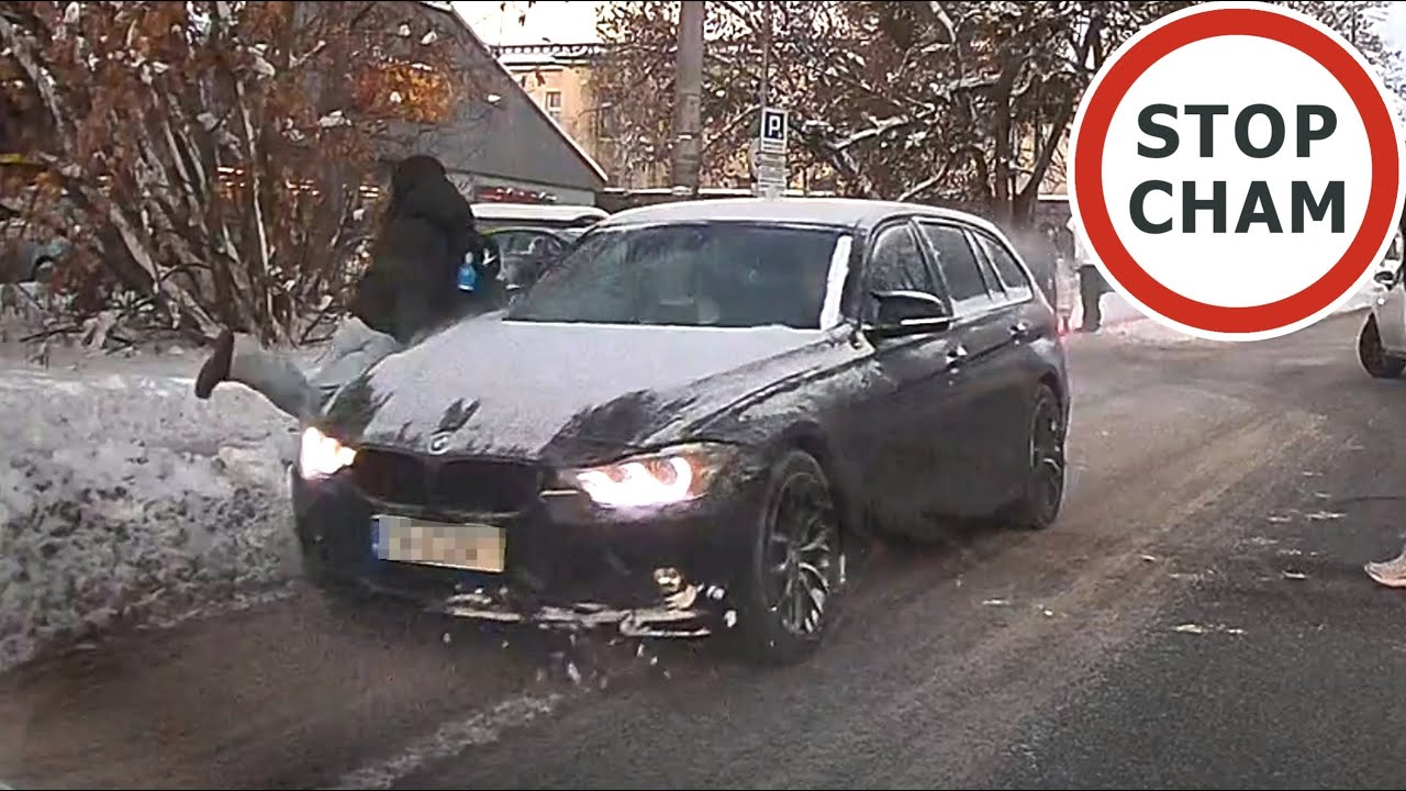 Potrącenie pieszej przez BMW 
