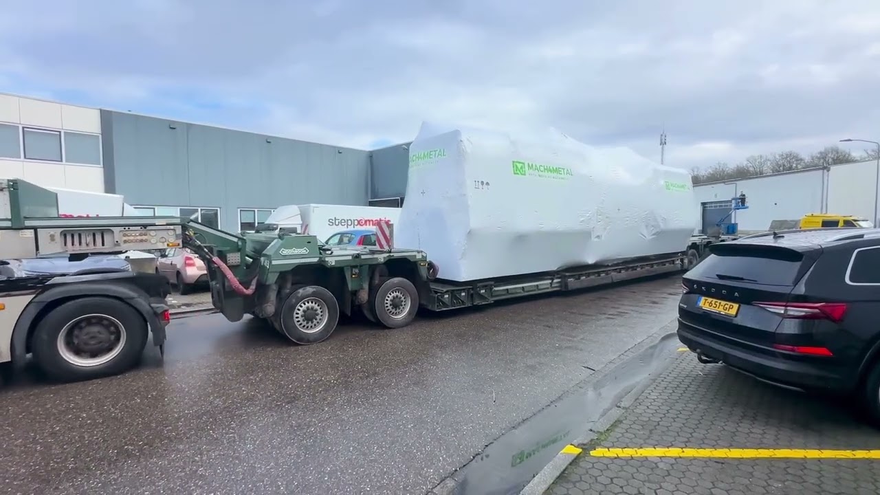 Loading and transporting Hollow spindle lathe DMG MORI - CTX delta 4000 TC