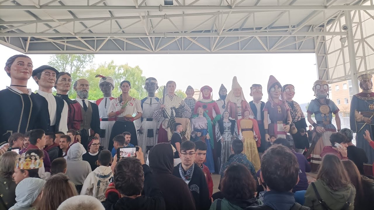 Concentracion gigantes en Mendillorri por el 15 Aniversario 2023
