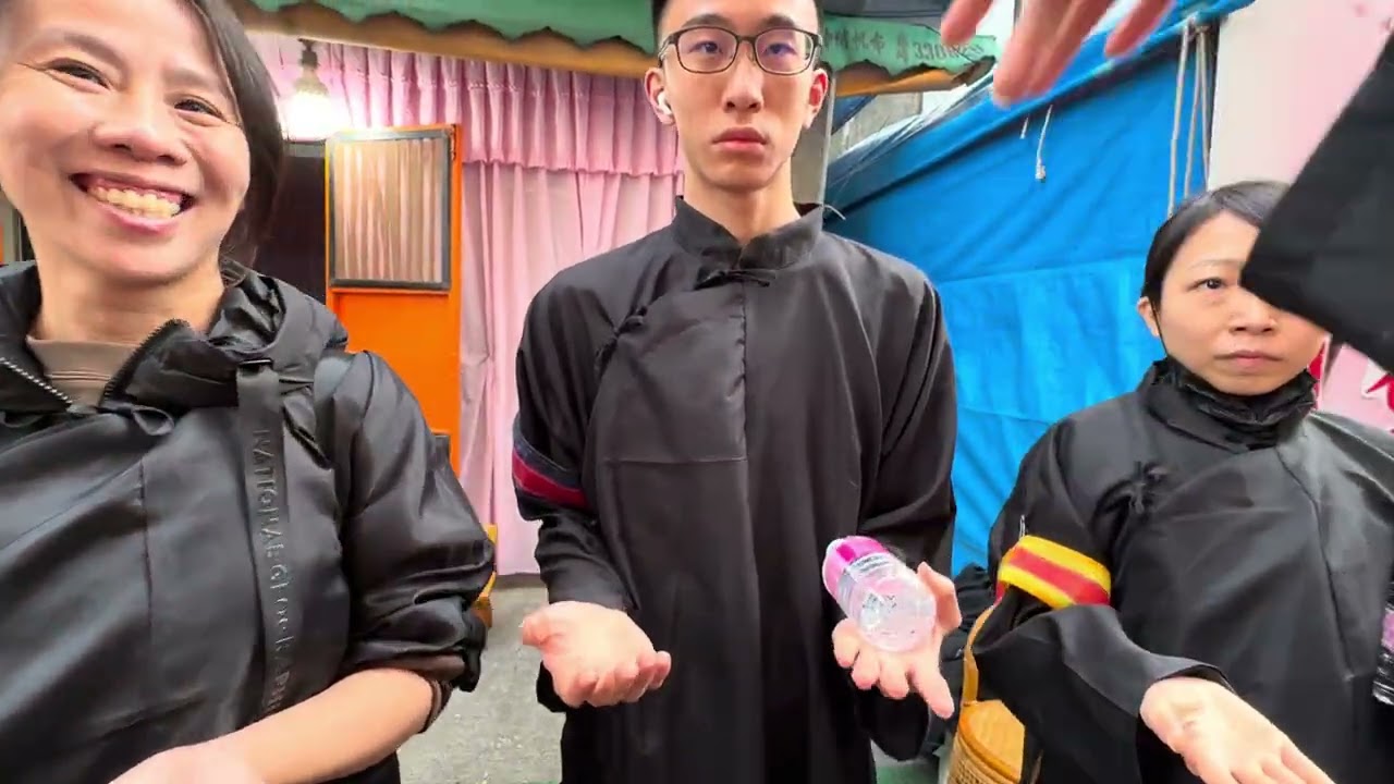 財寶佛母引泉入間，萬佛朝宗