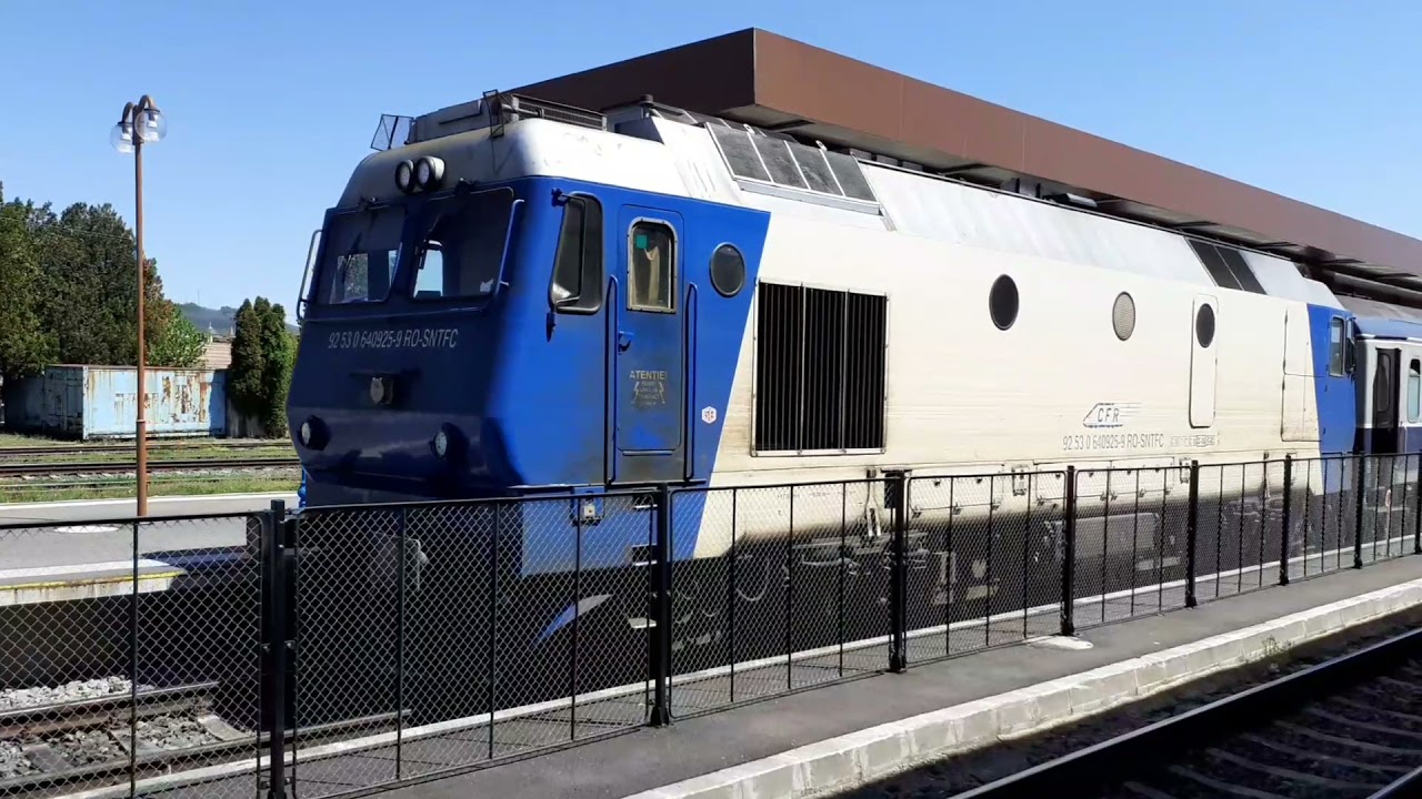 EGM 925 cu trenul R 2517 Făgăraș-Sibiu soseste in statia de destinație la linia 4