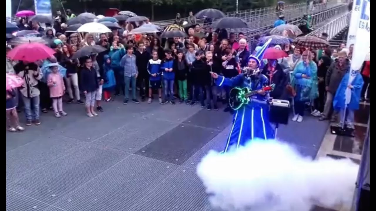 Firmenfest bei Tag und Dunkelheit