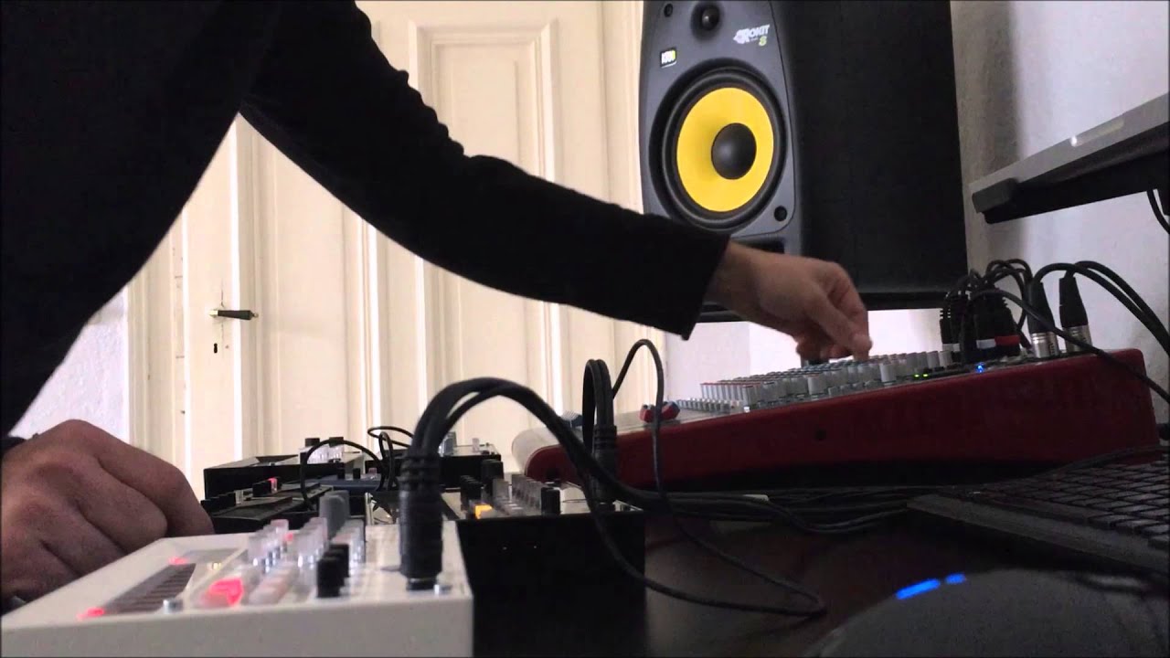Grieche - Analog Live Jamming (Raw Techno)