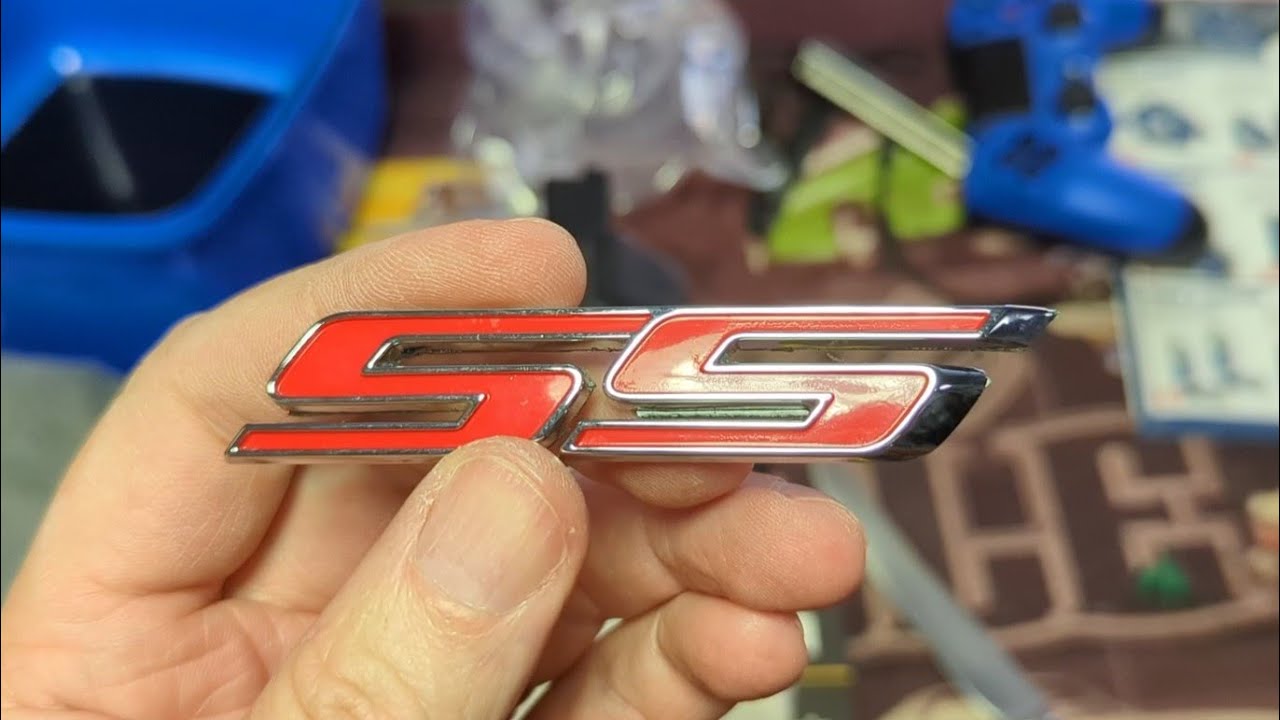 2SS Grille Badge