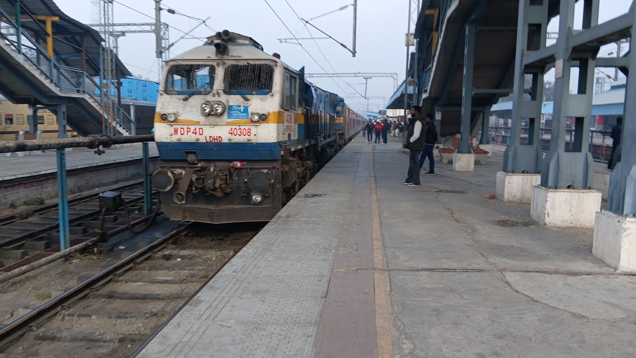 14887/ऋषिकेश-बाड़मेर एक्सप्रेस.lagbhag 7 Ghanta 5 Minut let Departure Suratgarh junction.
