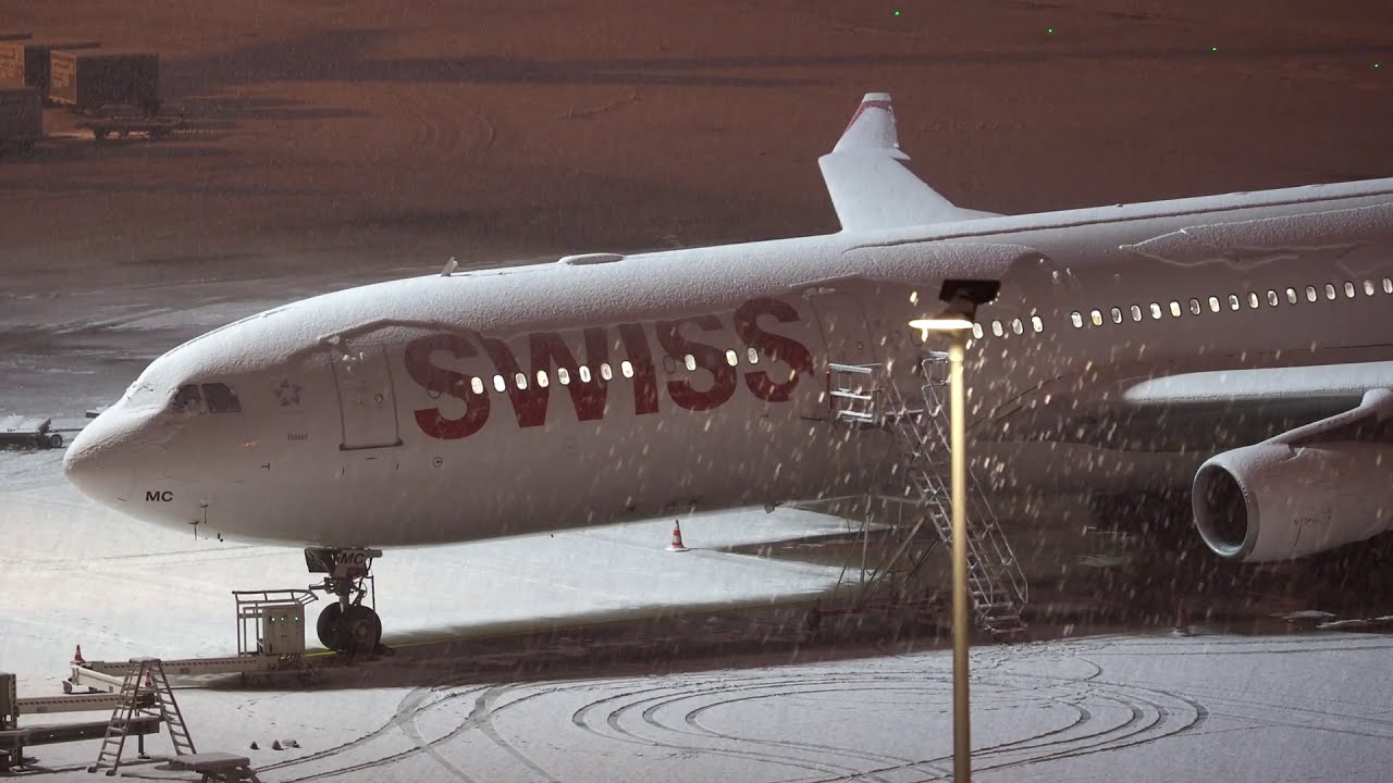 Snowy Winter Morning | Planespotting | 01.Dezember 2020 | Zurich Airport