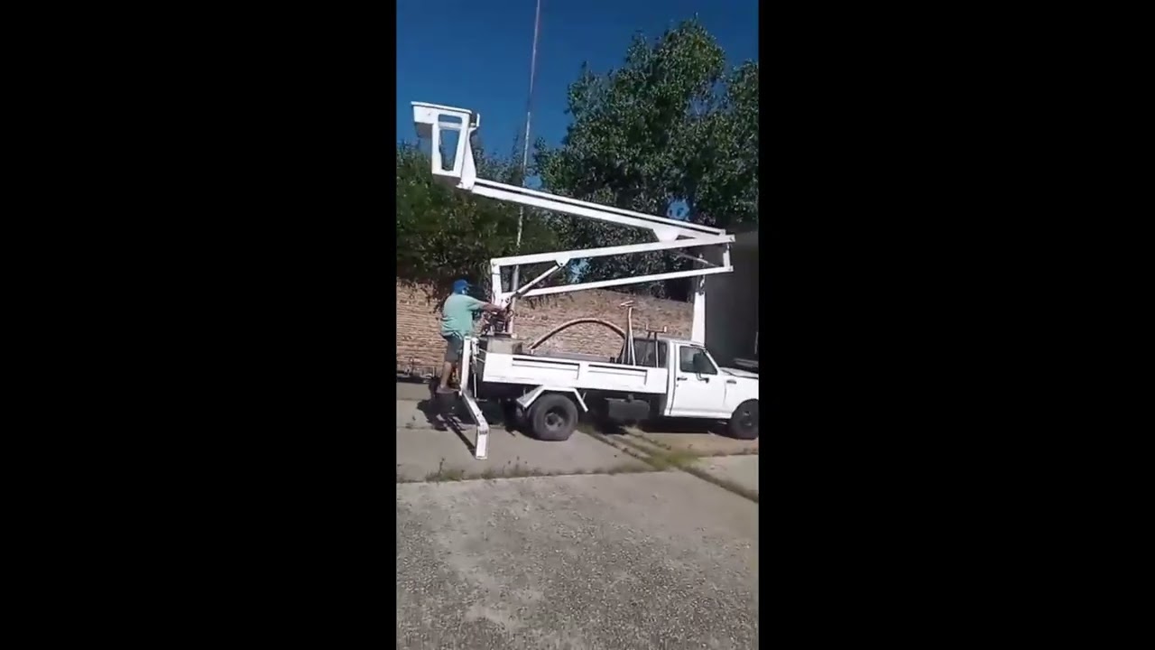 2(dos)Ford 4000 con hidroelevador c/ barquilla hasta 13 m un solo comando