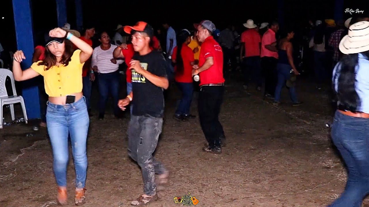 EL MOGOLLÓN ARIEL MORENO DESDE LURÁ CENTRO DE PENONOMÉ/Fiesta de los Hermanos Velasquez 